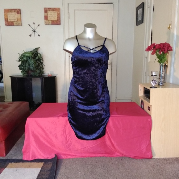 Dresses & Skirts - Dress